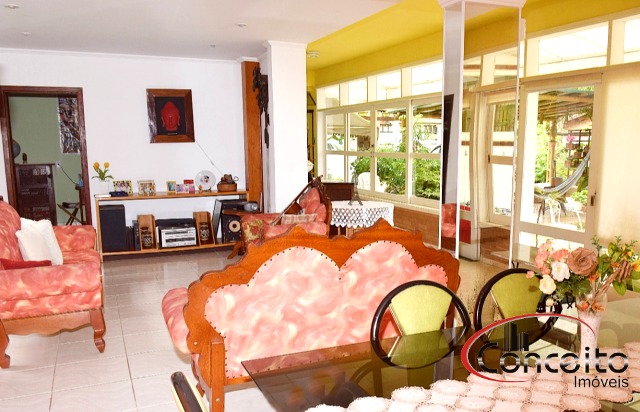 Maravilhosa Casa com 8 suítes!