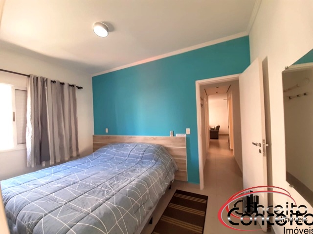 Apartamento com 3 dormitórios Próximo da Praia!