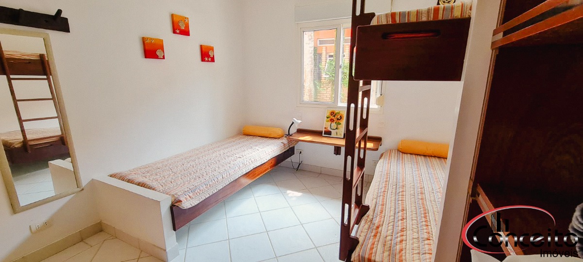 Excelente casa em condomínio fechado!