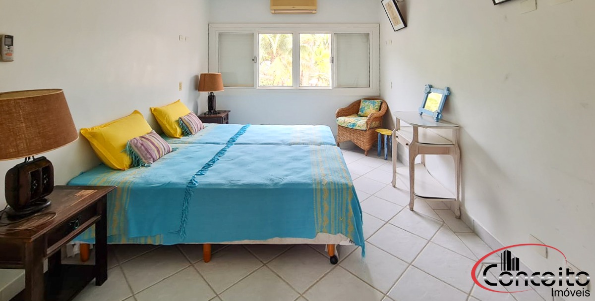 Excelente casa em condomínio fechado!