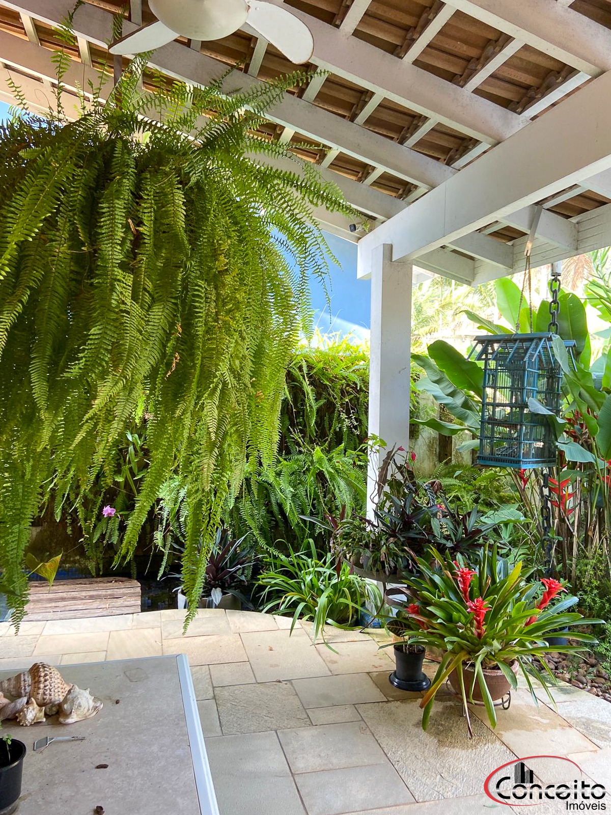 Excelente casa em condomínio fechado!