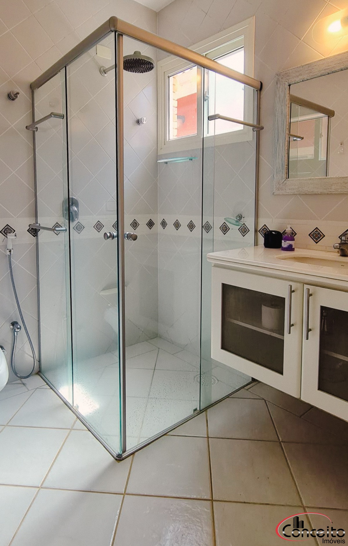 Excelente casa em condomínio fechado!