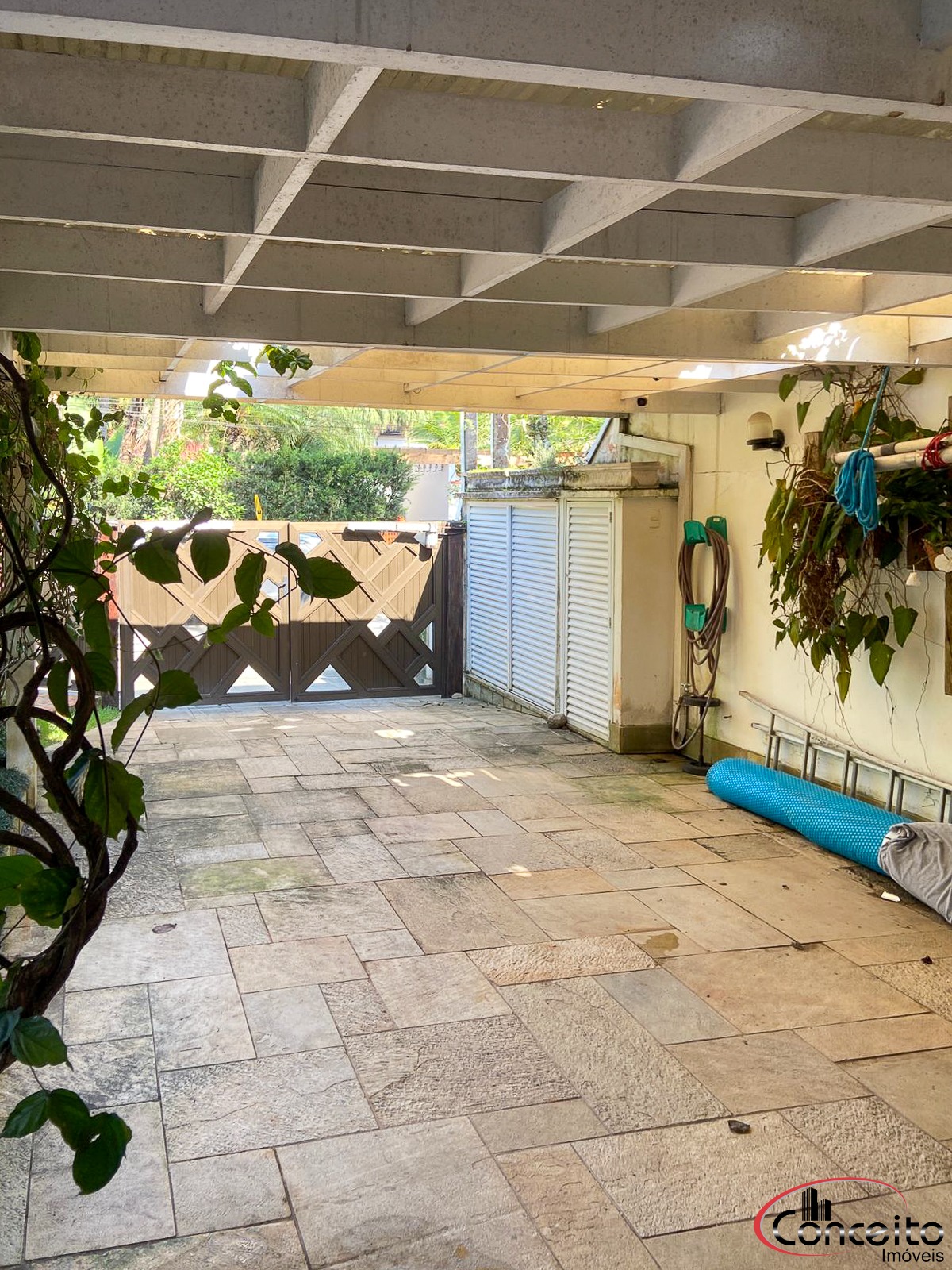 Excelente casa em condomínio fechado!