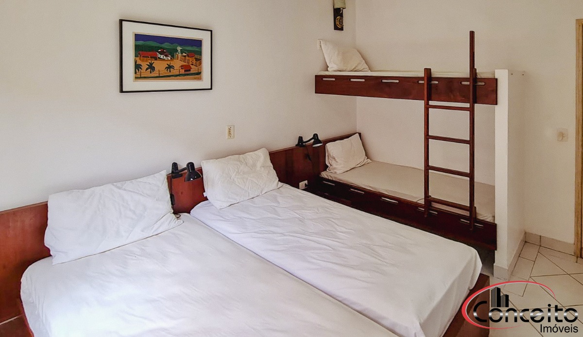 Excelente casa em condomínio fechado!