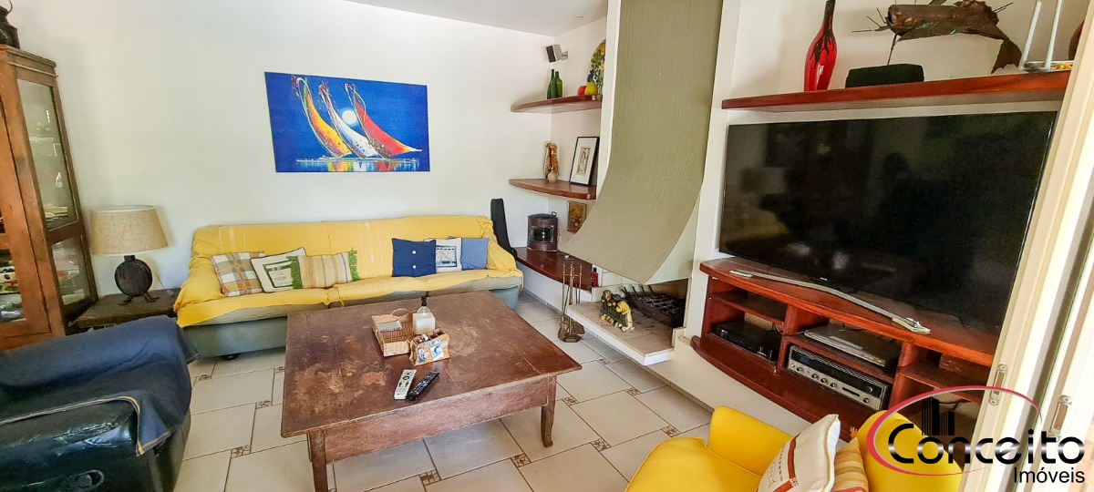 Excelente casa em condomínio fechado!
