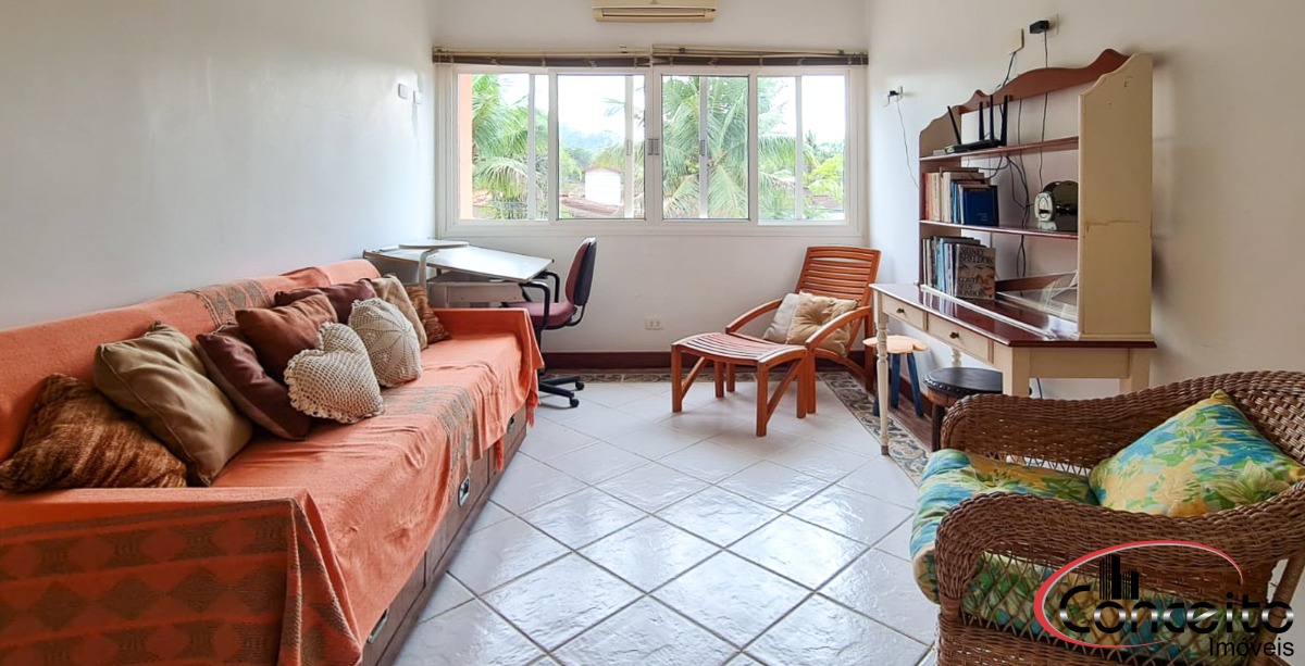 Excelente casa em condomínio fechado!