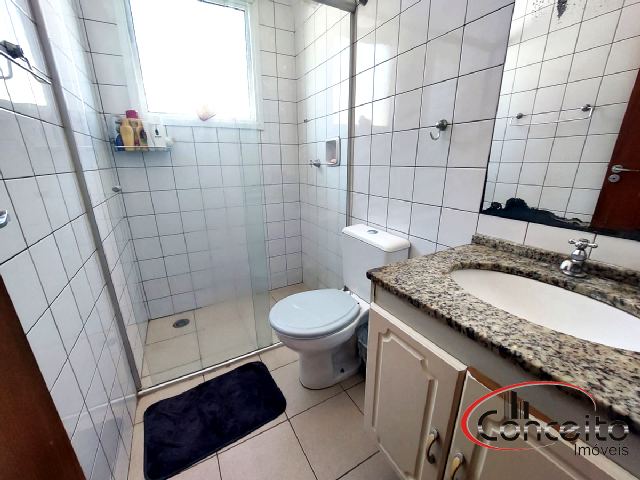 Amplo Apartamento com 3 Dormitórios na Região Central!