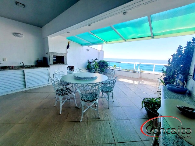 Espetacular cobertura com 4 suítes e vista total para o mar!