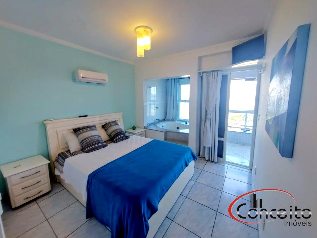 Espetacular cobertura com 4 suítes e vista total para o mar!