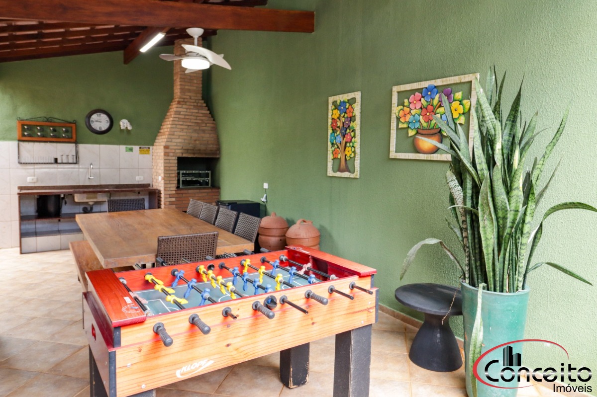 Casa com 6 Dormitórios em Condomínio Fechado!