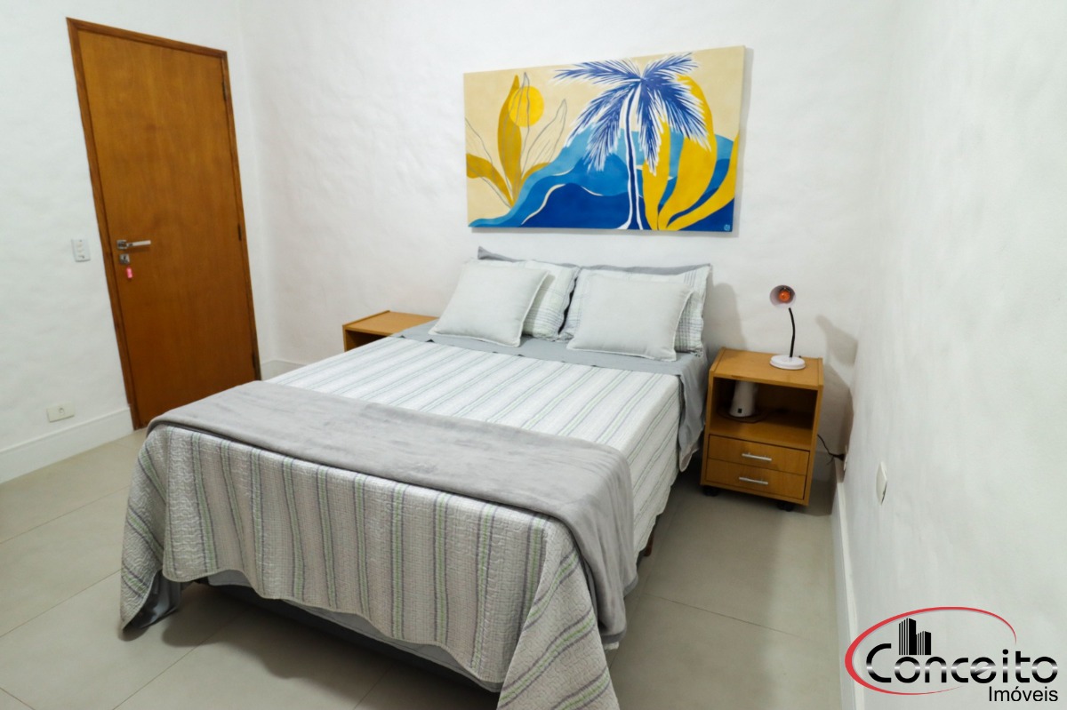 Casa com 6 Dormitórios em Condomínio Fechado!