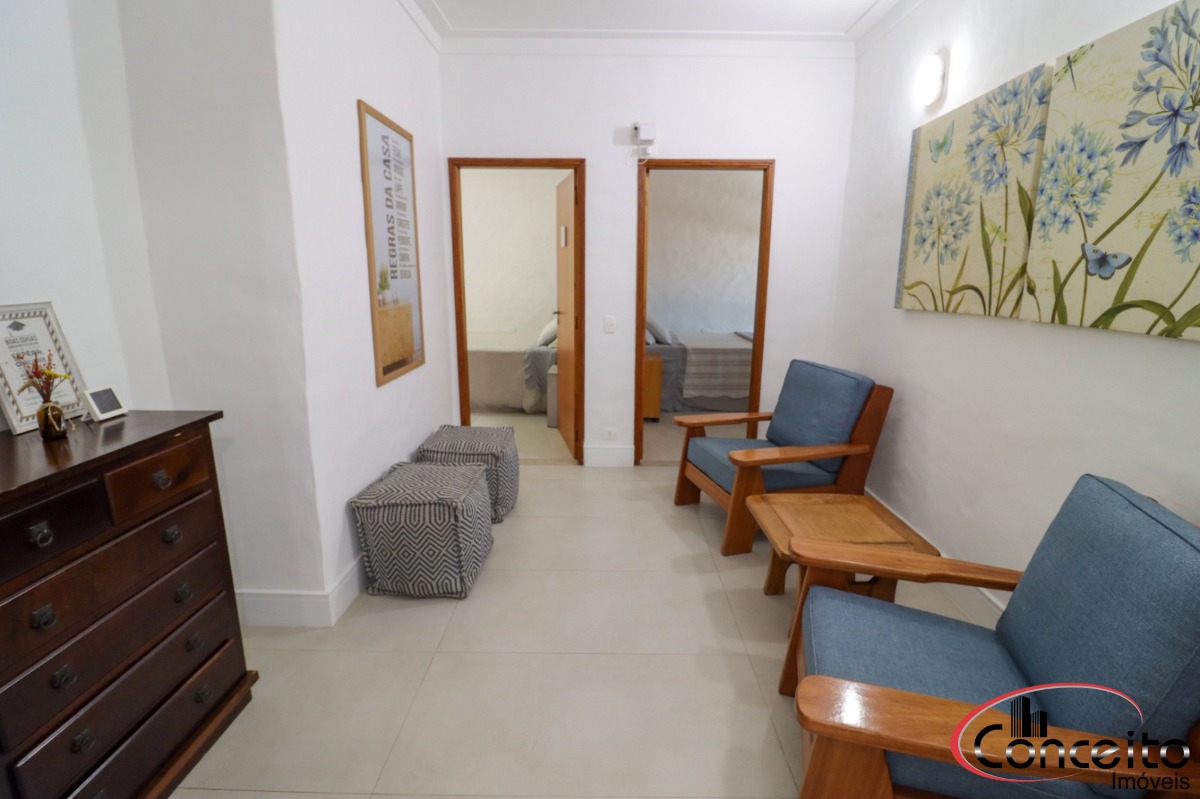 Casa com 6 Dormitórios em Condomínio Fechado!