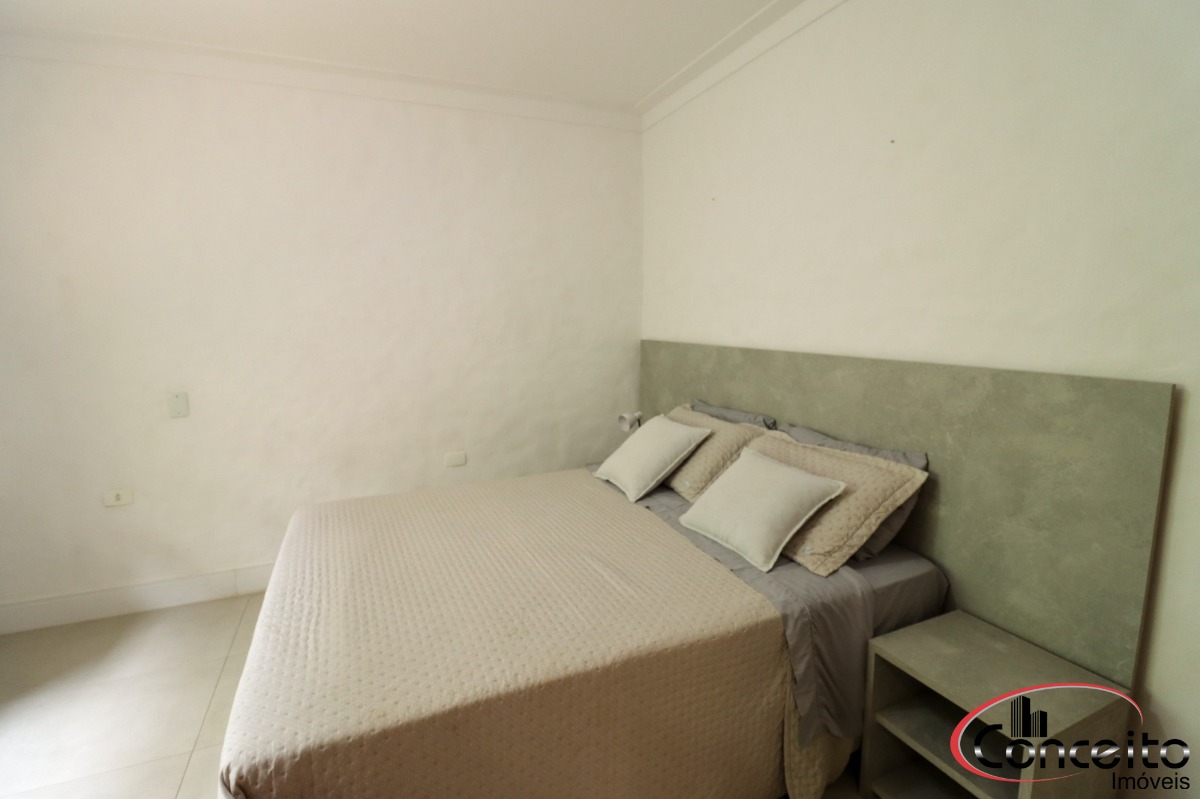 Casa com 6 Dormitórios em Condomínio Fechado!