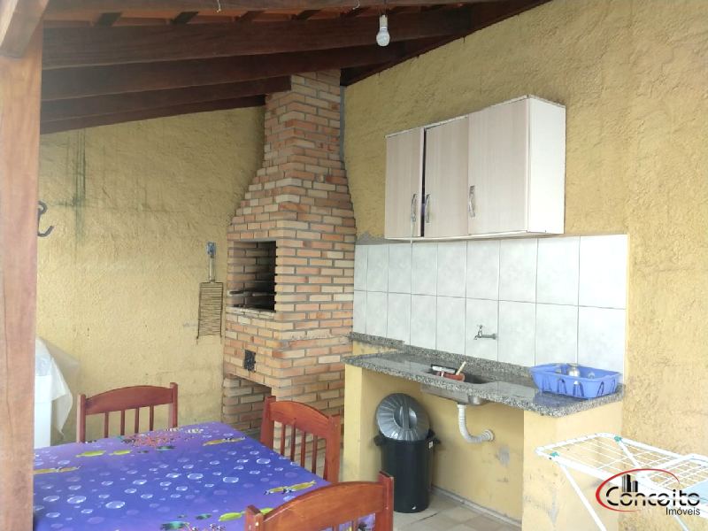 Casa com 2 suítes! Bem localizada!