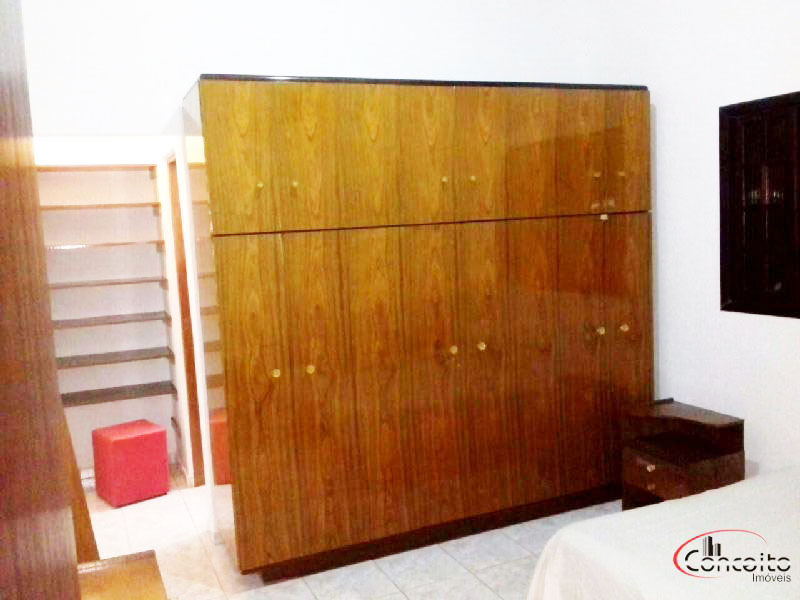 Casa com 2 suítes! Bem localizada!