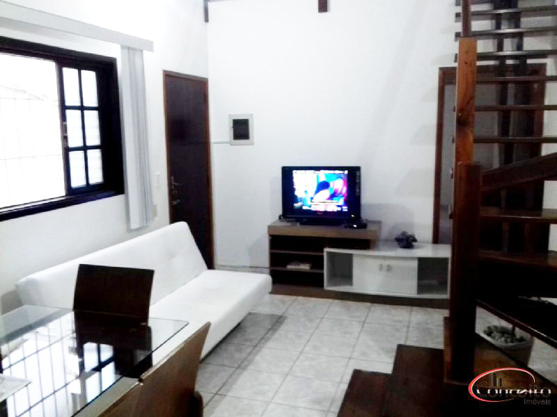 Casa com 2 suítes! Bem localizada!