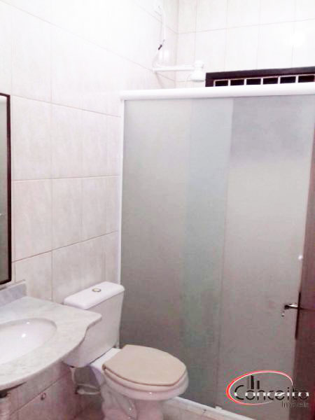 Casa com 2 suítes! Bem localizada!