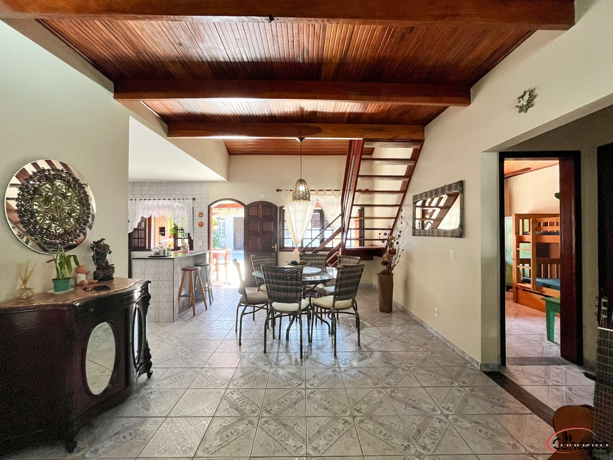 Linda casa em região nobre com 5 dormitórios e belíssima áre - foto 9