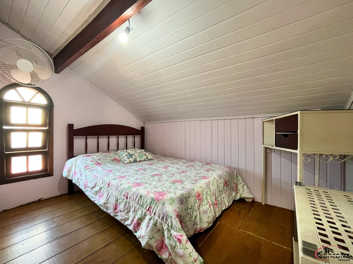 Linda casa em região nobre com 5 dormitórios e belíssima área de lazer.