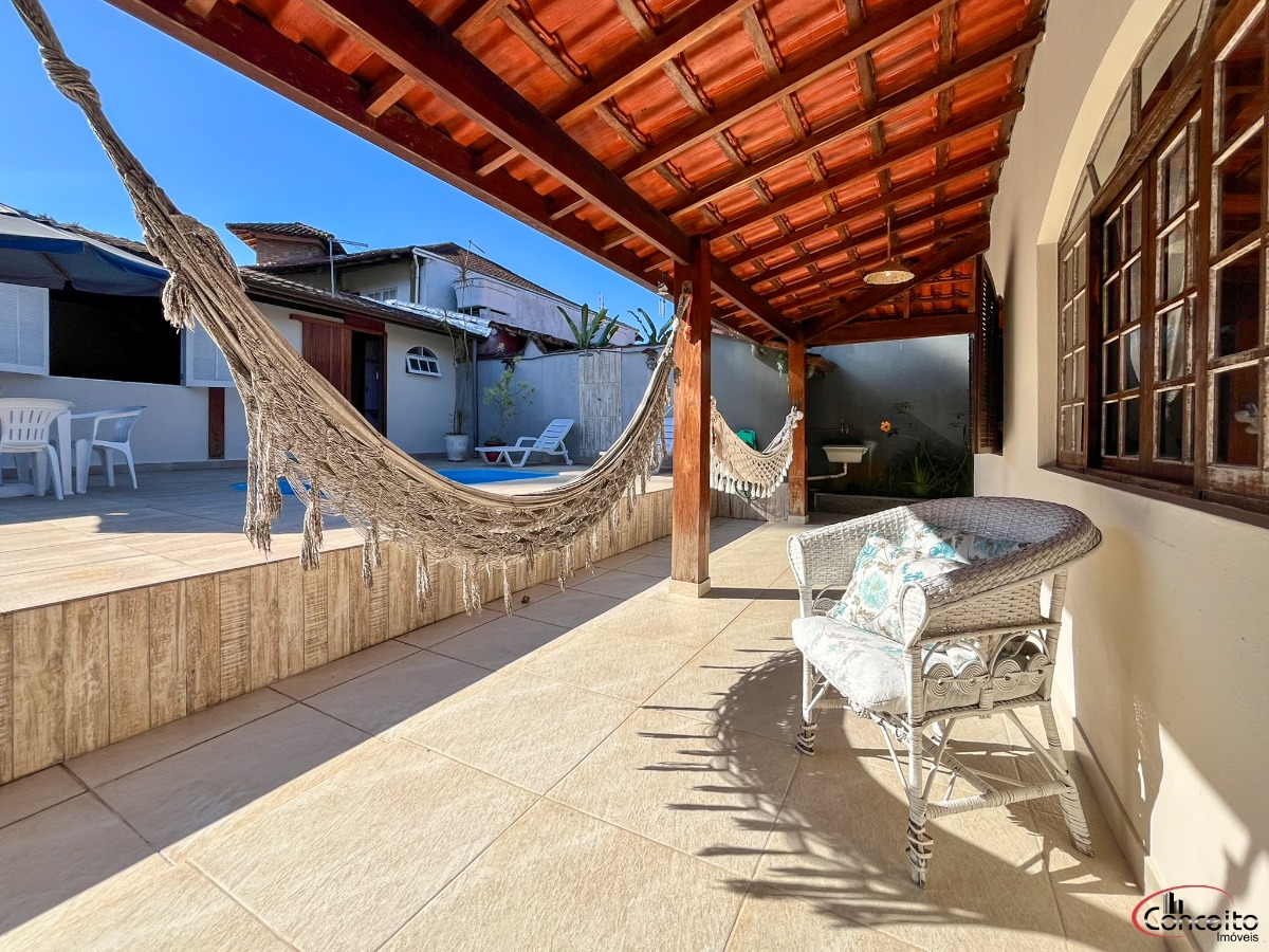 Linda casa em região nobre com 5 dormitórios e belíssima área de lazer.