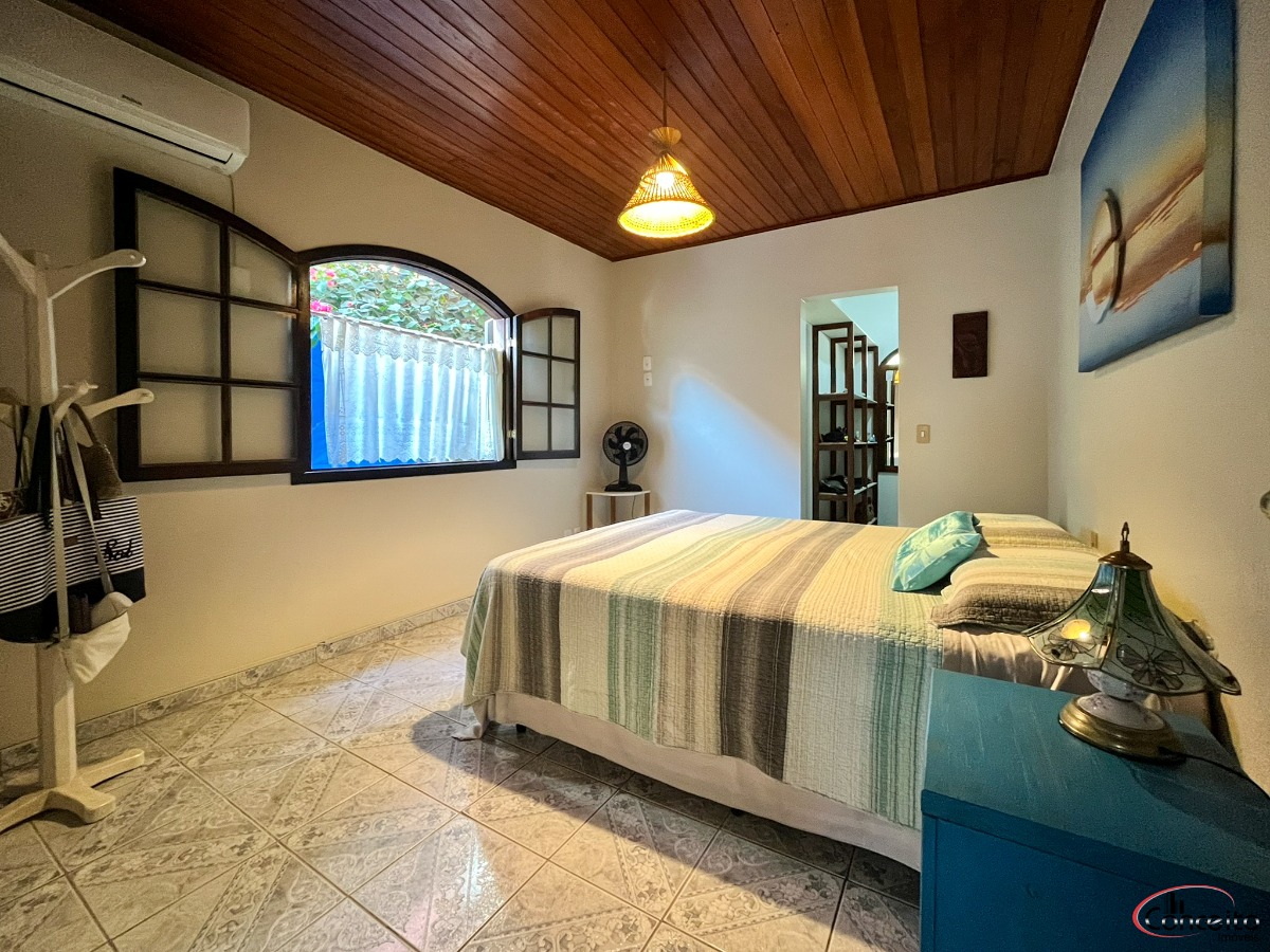 Linda casa em região nobre com 5 dormitórios e belíssima áre - foto 13