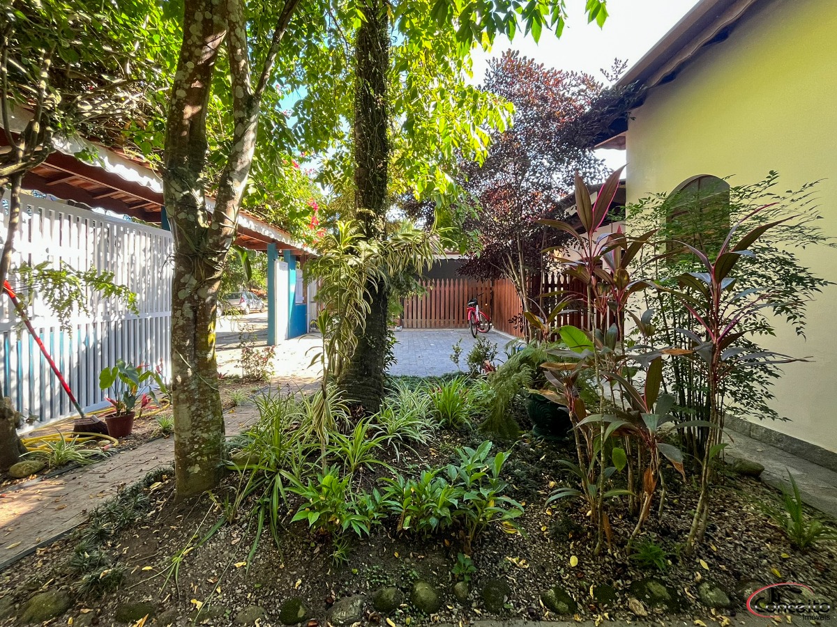 Linda casa em região nobre com 5 dormitórios e belíssima áre - foto 4
