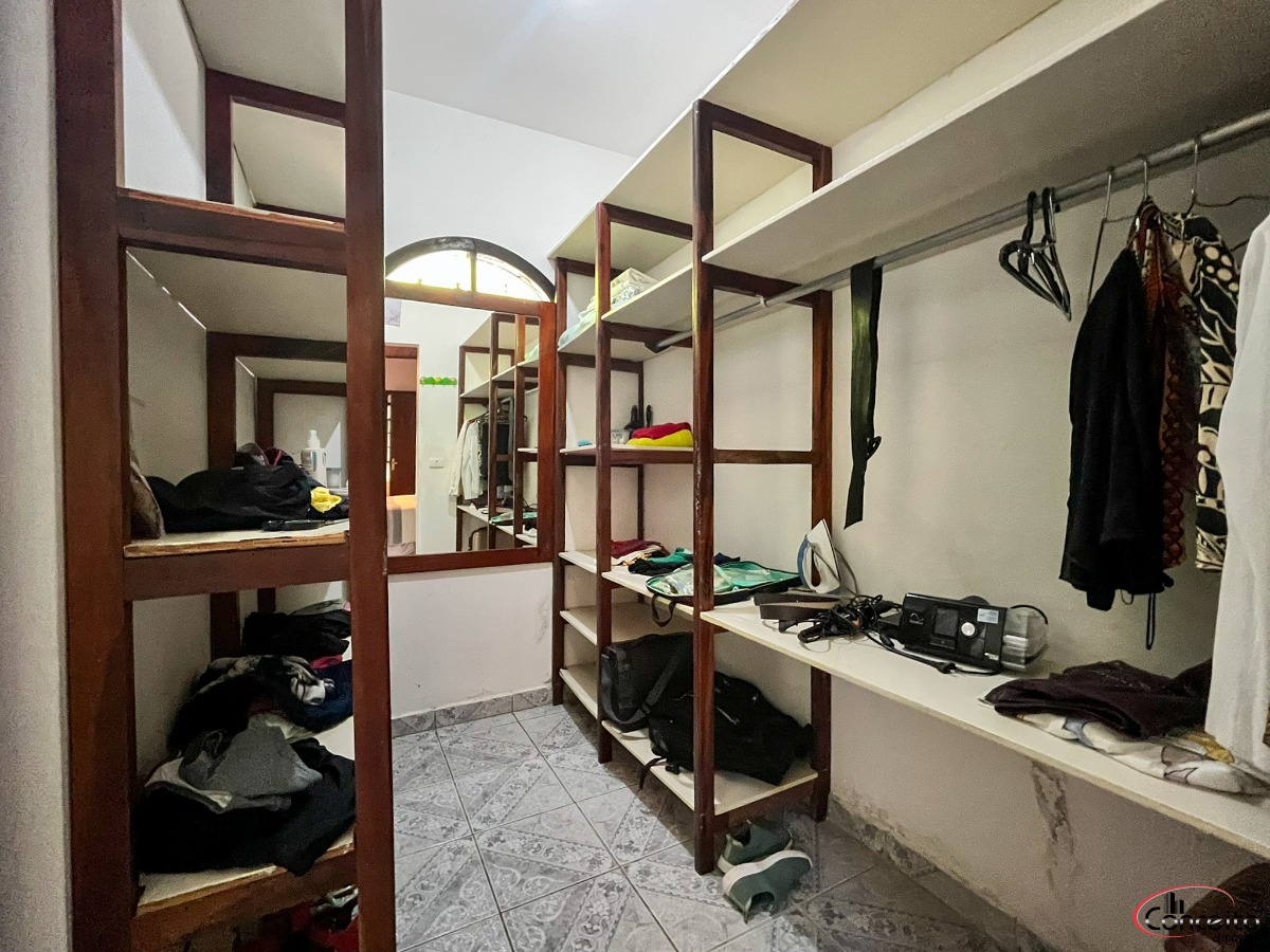 Linda casa em região nobre com 5 dormitórios e belíssima áre - foto 14