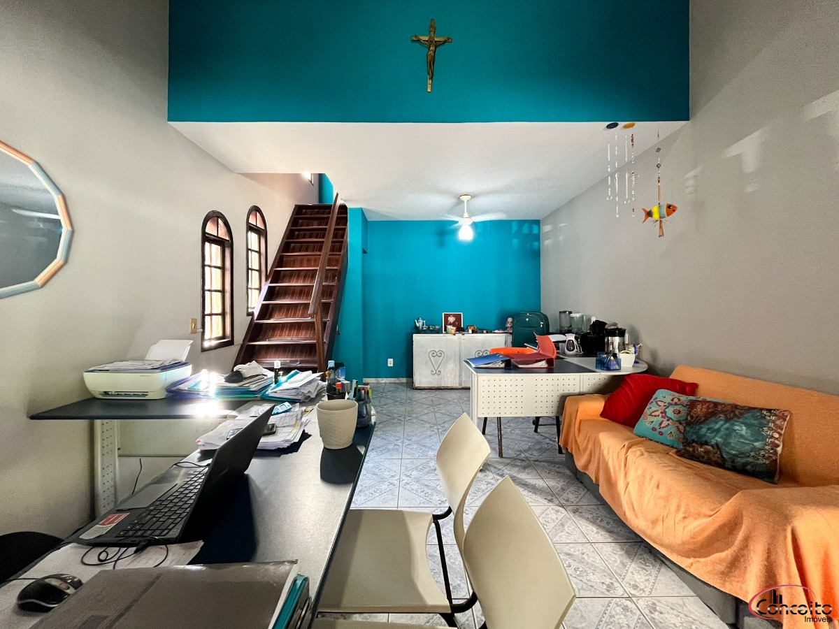 Linda casa em região nobre com 5 dormitórios e belíssima área de lazer.