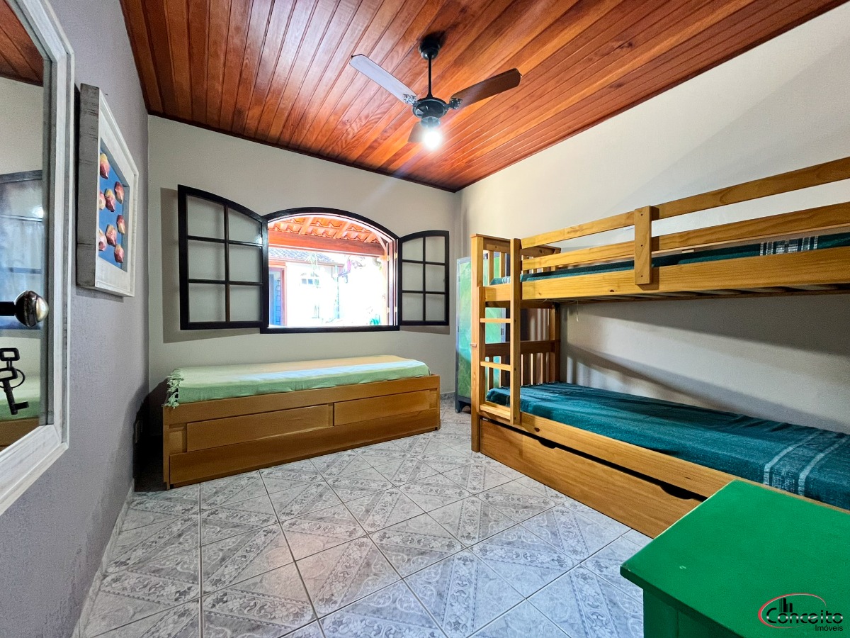 Linda casa em região nobre com 5 dormitórios e belíssima área de lazer.