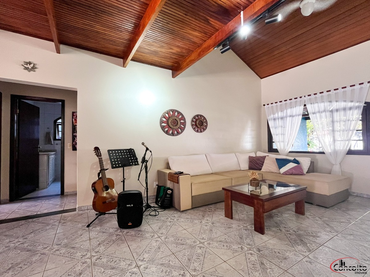 Linda casa em região nobre com 5 dormitórios e belíssima áre - foto 8