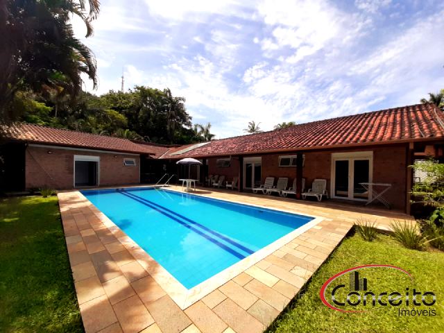 Casa com 6 suítes a 30mts da Praia!