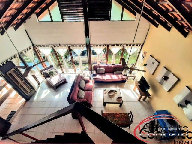 Casa com 4 dormitórios em excelente localização!