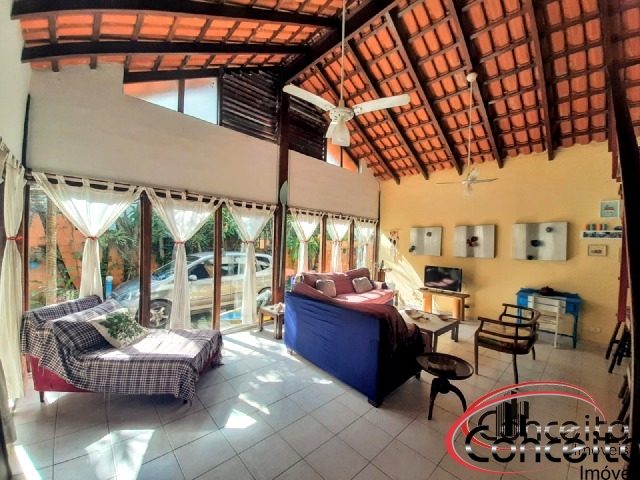 Casa com 4 dormitórios em excelente localização!