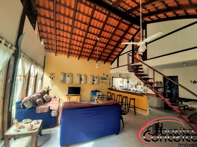 Casa com 4 dormitórios em excelente localização!