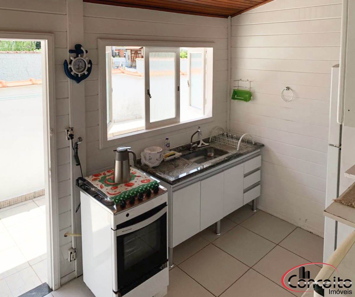 Casa Pré Moldada com 3 Dormitórios e Piscina!