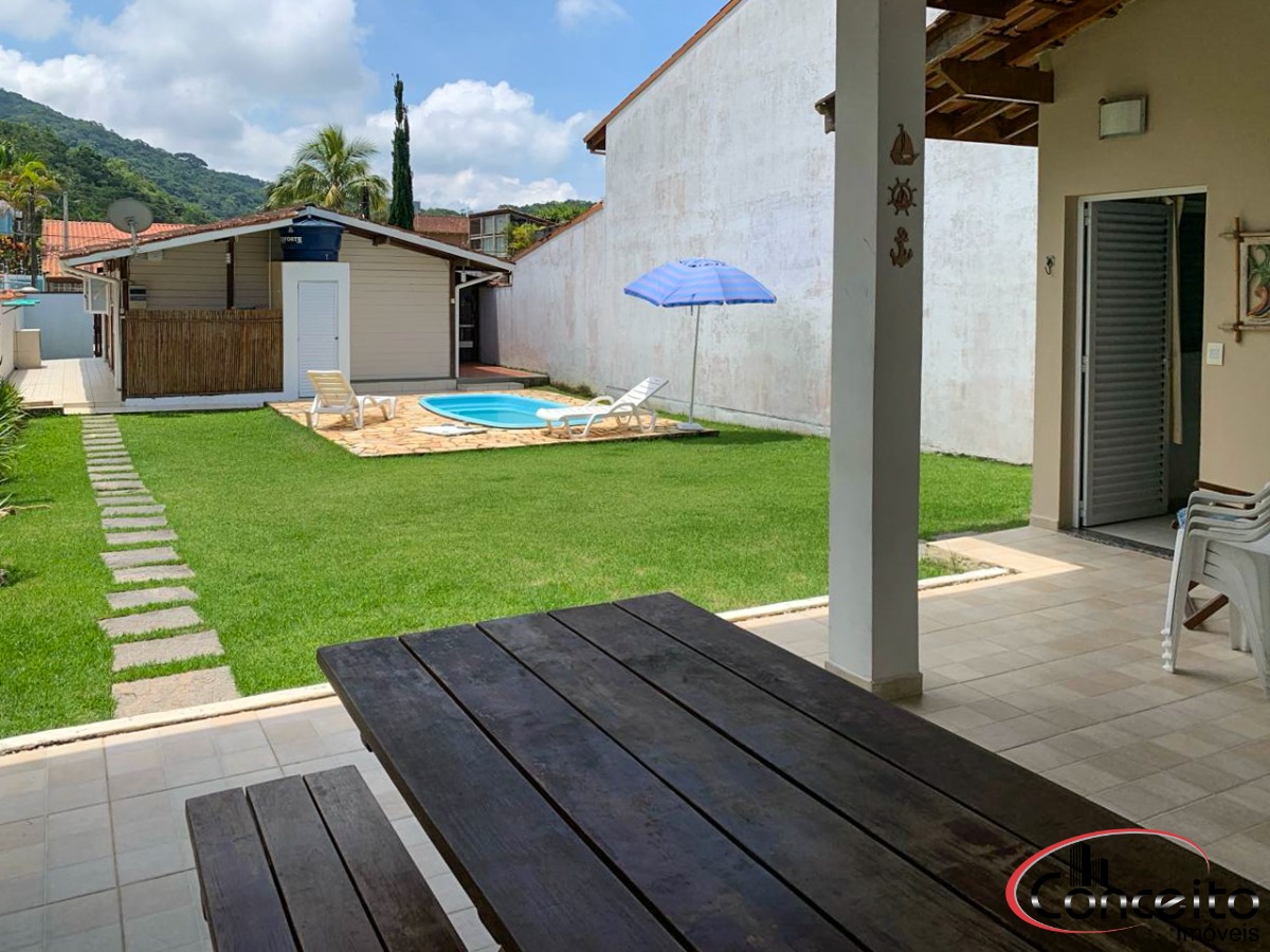Casa Pré Moldada com 3 Dormitórios e Piscina!