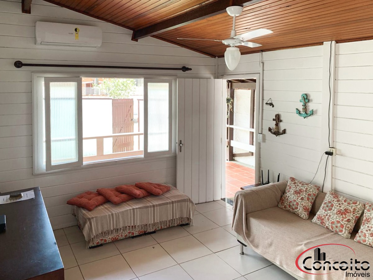 Casa Pré Moldada com 3 Dormitórios e Piscina!