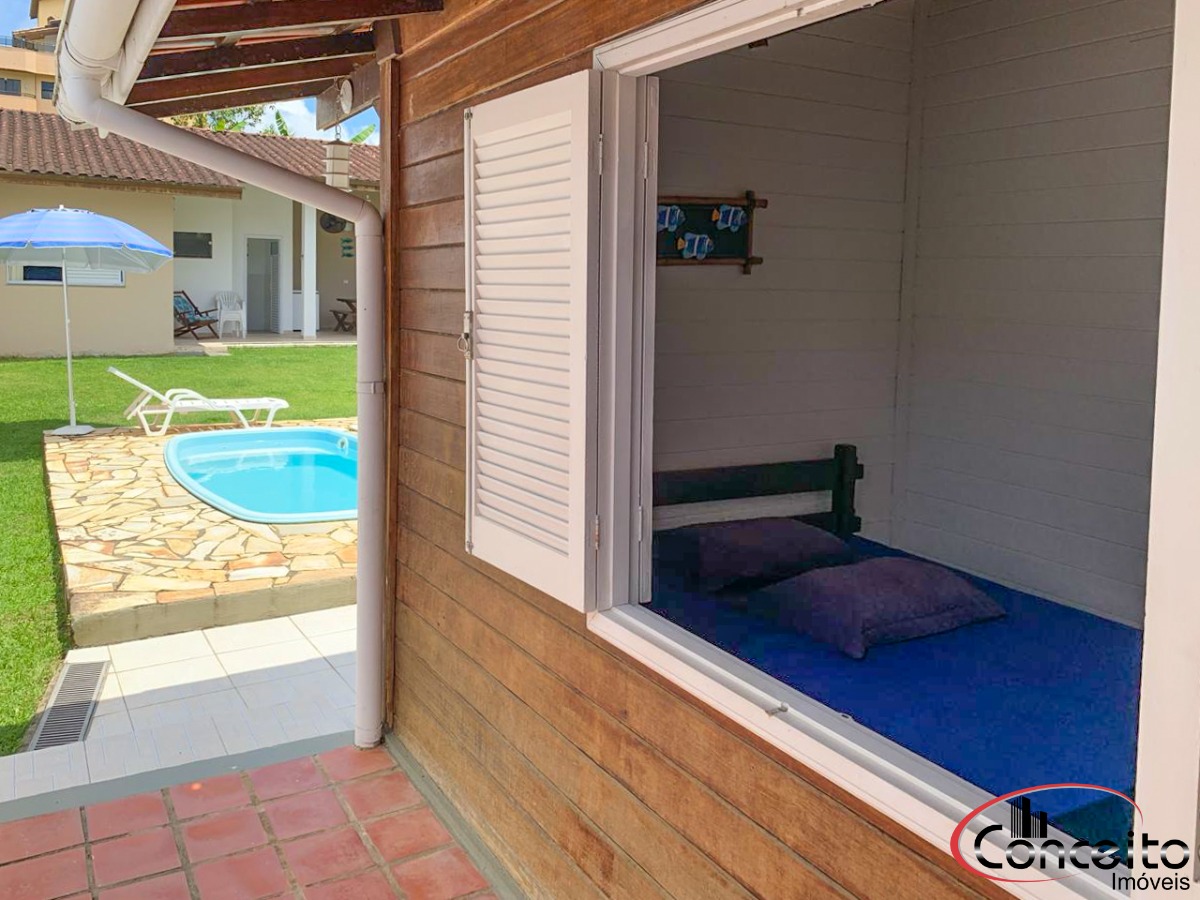 Casa Pré Moldada com 3 Dormitórios e Piscina!