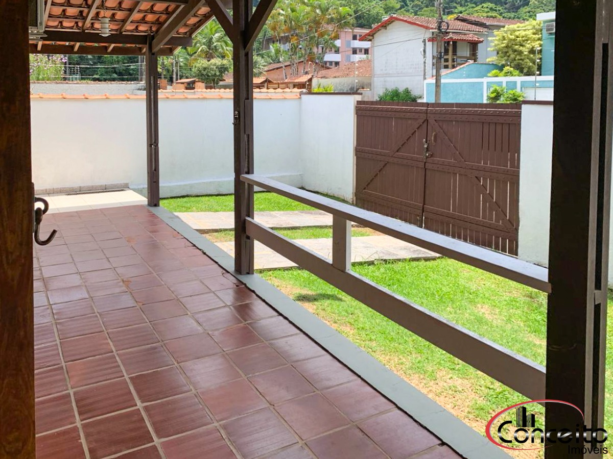 Casa Pré Moldada com 3 Dormitórios e Piscina!