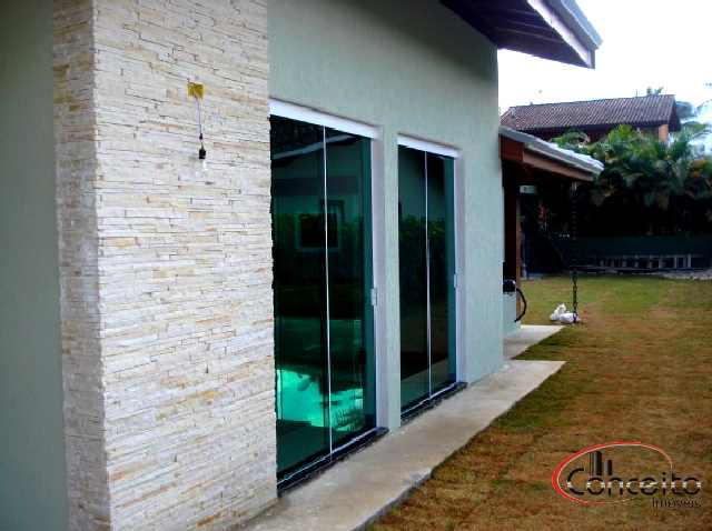 Casa nova com 3 dormitórios em condomínio fechado!