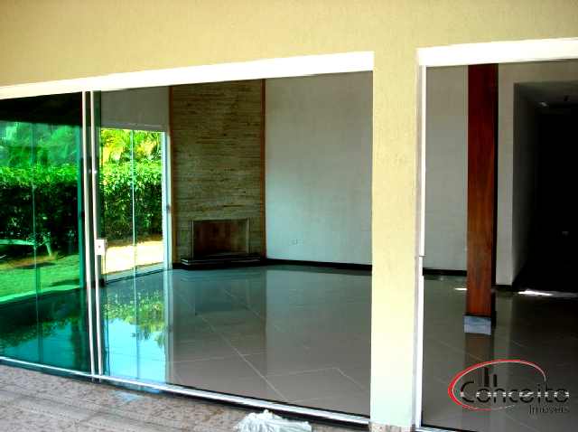 Casa nova com 3 dormitórios em condomínio fechado!