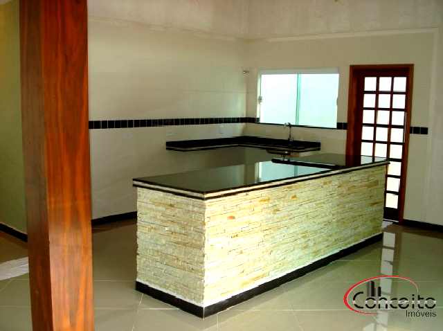 Casa nova com 3 dormitórios em condomínio fechado!