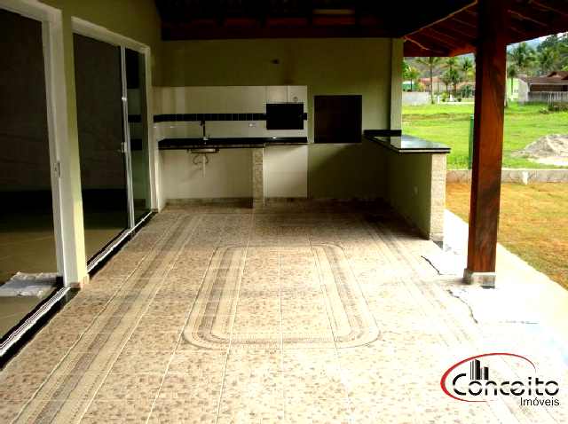 Casa nova com 3 dormitórios em condomínio fechado!