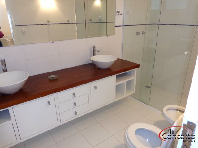 Casa com 6 suítes a 30mts da Praia!