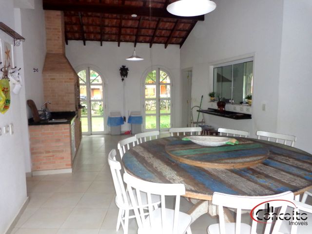 Casa com 6 suítes a 30mts da Praia!