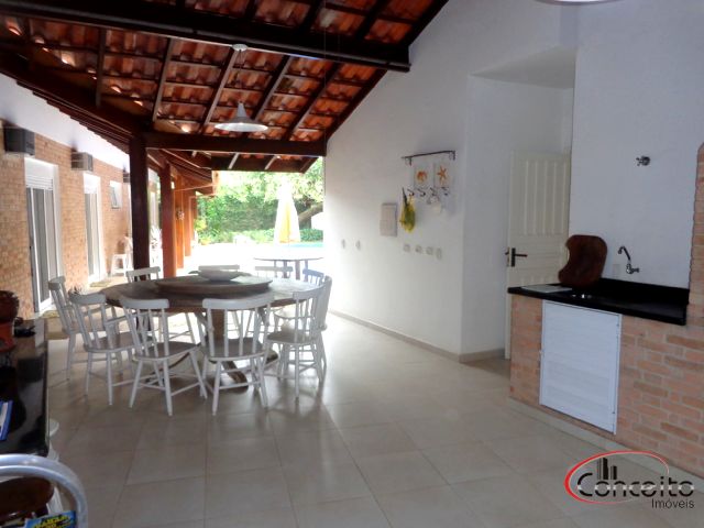 Casa com 6 suítes a 30mts da Praia!