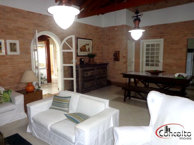 Casa com 6 suítes a 30mts da Praia!