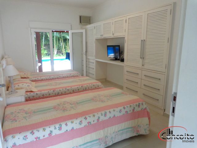 Casa com 6 suítes a 30mts da Praia!