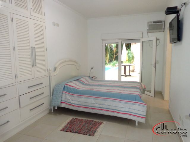 Casa com 6 suítes a 30mts da Praia!