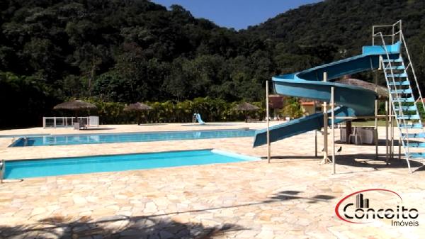Ótima casa com 3 dormitórios em condomínio fechado!
